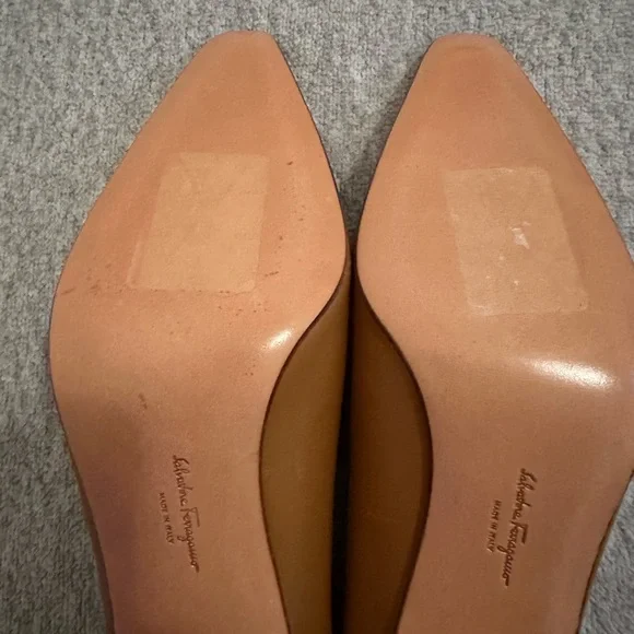 Women’s Ferragamo 3” heels shoes pumps - Beige size 9.5 - Picture 5 of 6